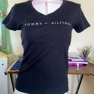 Tommy Hilfiger women’s black fitted V-neck T-shirt